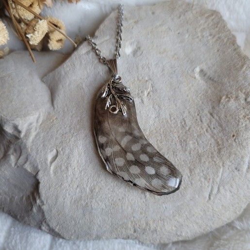 Pendentif plume naturelle cristallisée