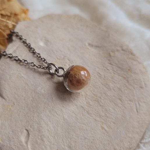 Collier souvenir sphère en verre de 1.4 cm. Collier souvenir mèche de cheveux, poils d'animaux, plumes, crins...