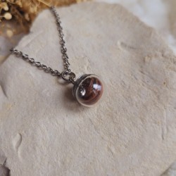 Collier souvenir sphère en verre de 1.4 cm. Collier souvenir mèche de cheveux, poils d'animaux, plumes, crins...