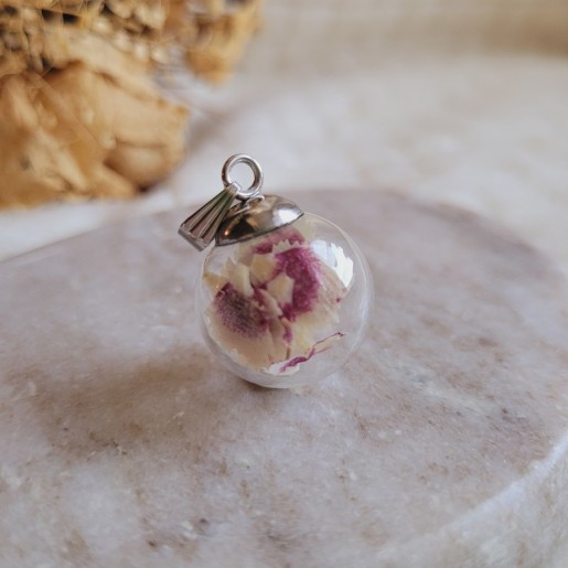 Pendentif sphère 2 cm en verre et fleurs d'Oeillet de Poète