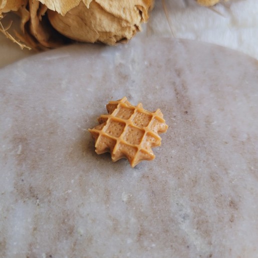 Magnet mini gaufre en résine.