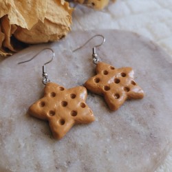 Boucles d'oreilles biscuit étoile en résine.