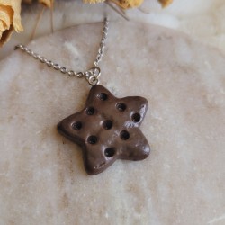 Pendentif biscuit forme étoile au chocolat.