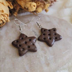 Boucles d'oreilles biscuit étoile au chocolat.