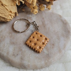 Porte-clé biscuit sablé carré en résine.
