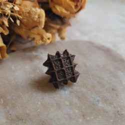 Pin's mini gaufre au chocolat en résine.