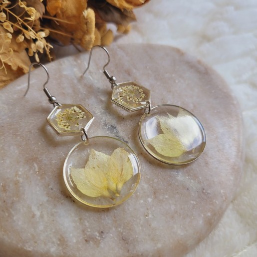 Boucles d'oreilles fleurs séchées de Nigelle et de Carottes sauvages.