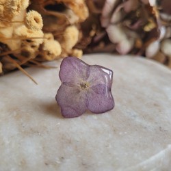 Pin's fleur séchée d'Hortensia cristallisée.