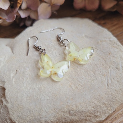 Boucles d'oreilles papillons en résine et fleurs séchées d'Immortelle