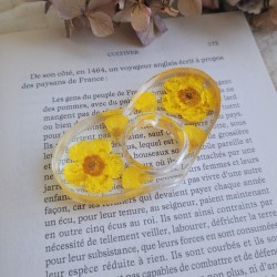 Bague de lecture en résine et fleurs séchées de Bouton d'Or.