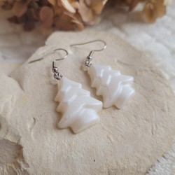 Boucles d'oreilles mini sapins blancs nacrés