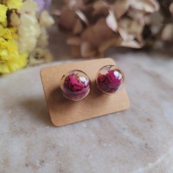 Puces d'oreilles sphère en verre avec fleurs séchées de pétales de Rose