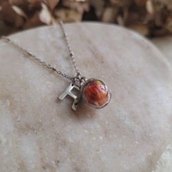 Collier personnalisable, sphère en verre et fleur séchée d'Immortelle orange.