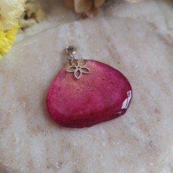 Pendentif pétale de Rose cristallisé.