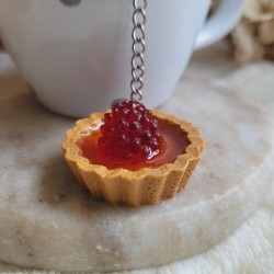 Boule à thé tarte ronde abricot framboise en résine.