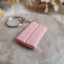 Porte-clé chewing-gum en résine.