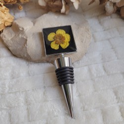 Bouchon de bouteille réutilisable, carré avec fleur séchée de Bouton d'Or.