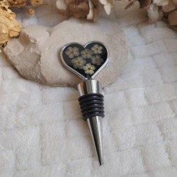 Bouchon de bouteille réutilisable, coeur avec fleurs séchées de Spirée.
