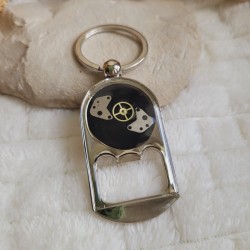 Porte-clé décapsuleur de style Steampunk avec pièces détachées de montre.