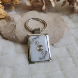 Porte-clé de style Steampunk avec pièces détachées de montre.