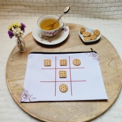 TIC TAC TOE - Jeu de Morpion artisanal avec pions en forme de biscuit.