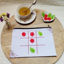 TIC TAC TOE - Jeu de Morpion artisanal avec pions en forme de feuilles et de fleurs.