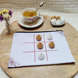TIC TAC TOE - Jeu de Morpion artisanal avec pions en forme de meringues café et nature.