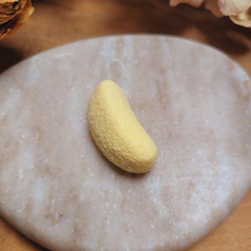 Magnet bonbon banane ultra réaliste en résine.