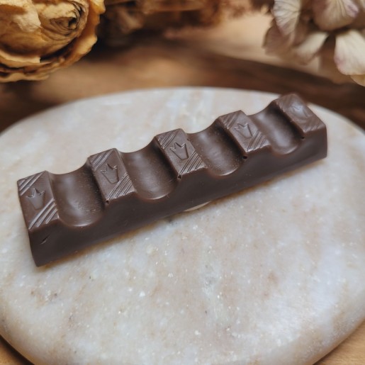 Magnet barre chocolatée ultra réaliste en résine.