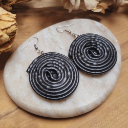 Boucles d'oreilles bonbon réglisse en résine ultra réaliste.