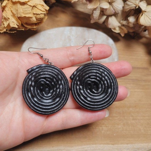 Boucles d'oreilles bonbon réglisse en résine ultra réaliste.