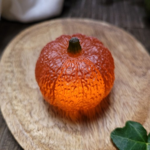 Citrouille décorative de 5 cm en résine.