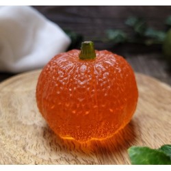 Citrouille décorative de 5 cm en résine.