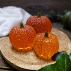 Lot de 3 minis citrouilles décoratives en résine.