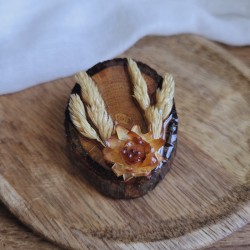 Broche en bois recyclé et fleurs séchées de Graminées et Immortelle.