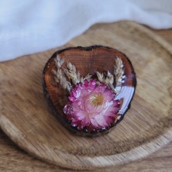 Broche en bois recyclé et fleurs séchées de Graminées et Immortelle.