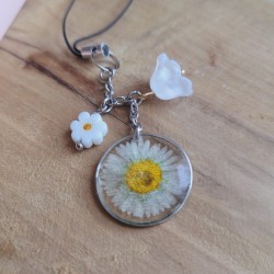 Bijoux de téléphone pendentif rond avec fleur séchée de Pâquerette.