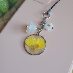 Bijoux de téléphone pendentif rond avec fleur séchée de Bouton d'Or et Spirée.