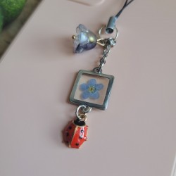 Bijoux de téléphone pendentif carré avec fleur séchée de Myosotis.