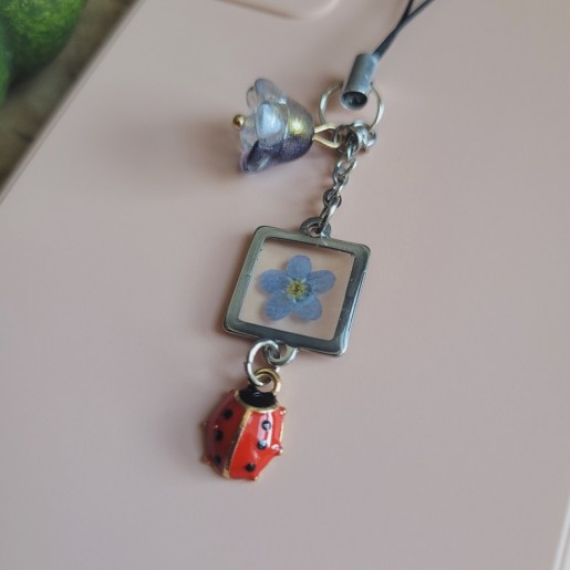 Bijoux de téléphone pendentif carré avec fleur séchée de Myosotis.