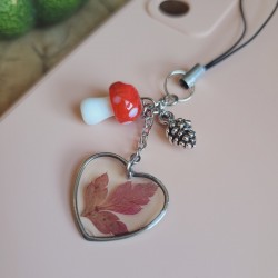 Bijoux de téléphone pendentif coeur avec feuille séchée de Géranium.