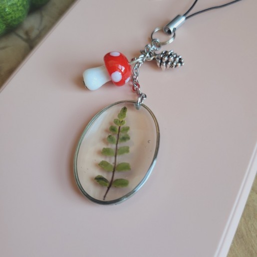 Bijoux de téléphone pendentif ovale avec feuille séchée d'Asplénium.