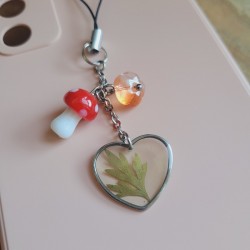 Bijoux de téléphone pendentif coeur avec feuille séchée de Géranium.