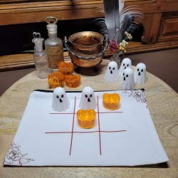 TIC TAC TOE - Jeu de Morpion artisanal avec pions en forme de fantômes et citrouilles.