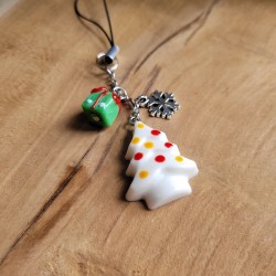 Bijoux de téléphone spécial Noël avec pendentif sapin en résine, mini flocon et pendentif cadeau en verre.