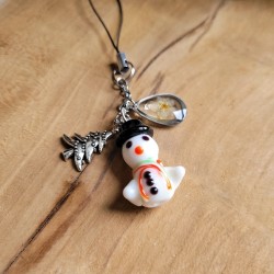 Bijoux de téléphone spécial Noël avec pendentif bonhomme de neige en verre et fleurs séchées de Spirée.