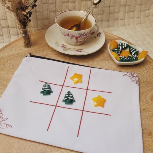 TIC TAC TOE - Jeu de Morpion artisanal avec pions en forme d'étoiles et de sapins