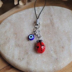 Bijoux de téléphone porte-bonheur avec pendentif coccinelle et nazar boncuk.