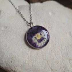 Pendentif cercle fleurs séchées de Pensée.