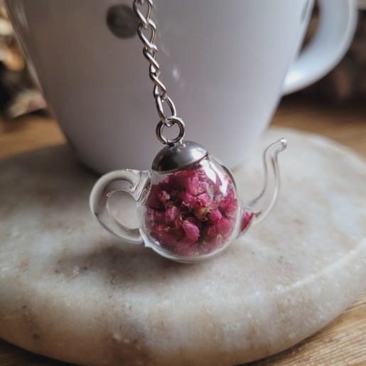 Boule à thé pendentif théière verre et fleur de Bruyère.